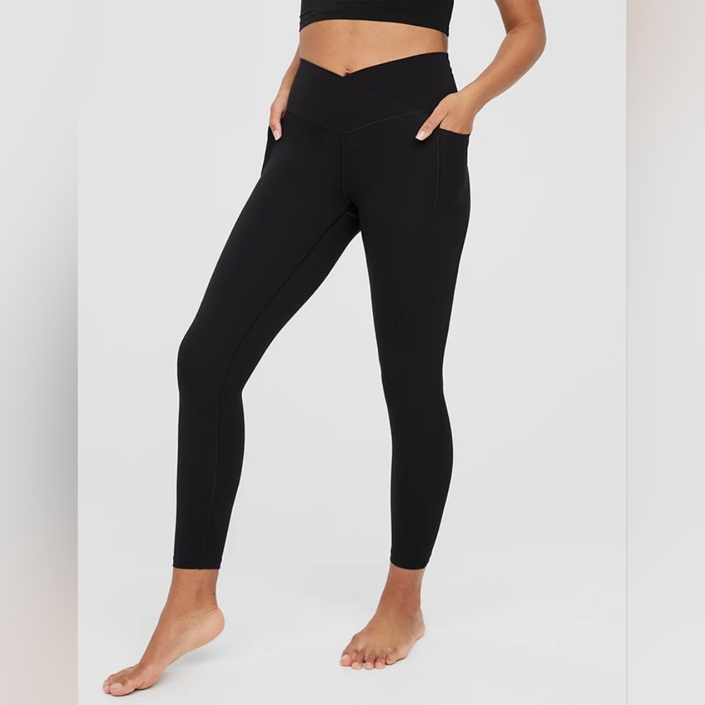 OFFLINE Aerie Real Me Xtra Crossover High Rise Pockets Leggings Black size large